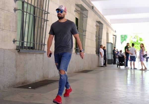 El ex guardia civil de La Manada se declara insolvente y pide pagar 10 euros al mes a la víctima