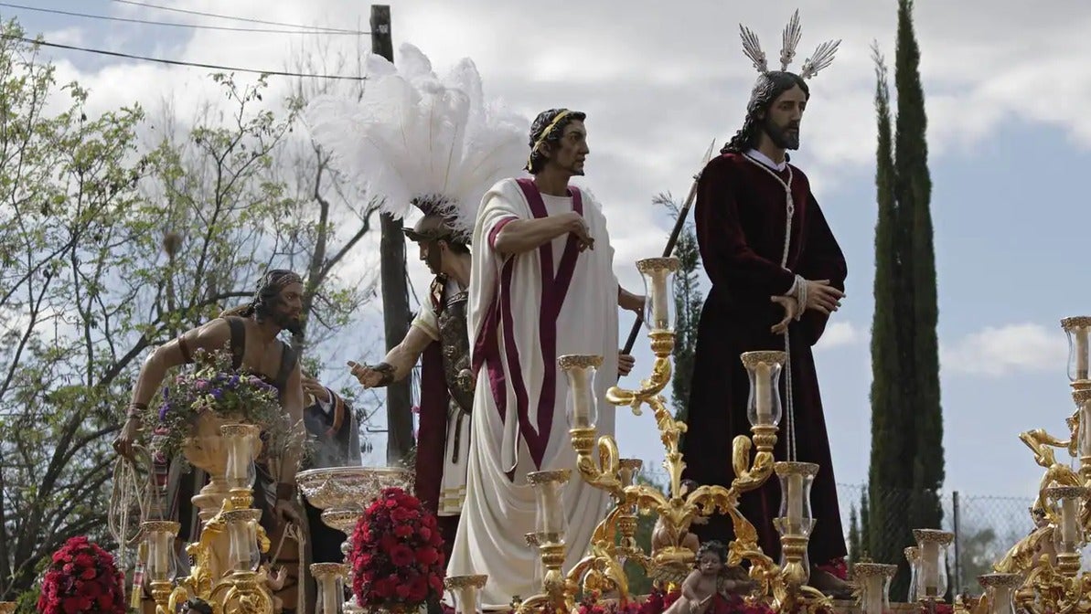 Nuestro Padre Jesús Cautivo ante Pilato recorriendo las calles de Torreblanca este Sábado de Pasión