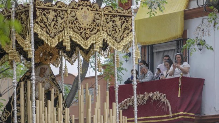 La Virgen de los Dolores del Cerro con su gente