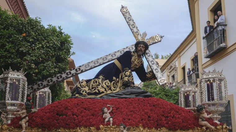 El Señor de las Penas saliendo de San Vicente