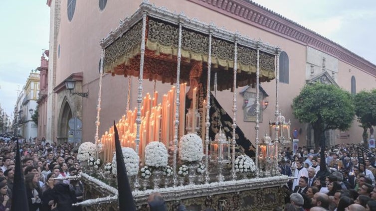 Itinerarios y horarios del Lunes Santo en Sevilla de la Semana Santa 2024