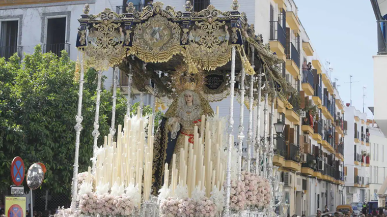 Nuestra Señora de la Palma, de la hermandad del Buen Fin, durante su estación de penitencia un Miércoles Santo