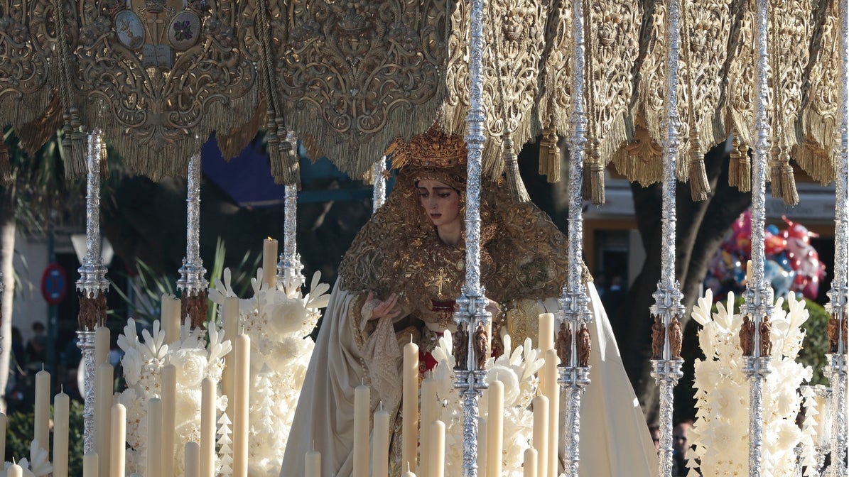 Nuestra Señora de la Salud, de la Hermandad de San Gonzalo, un Lunes Santo durante su estación de penitencia