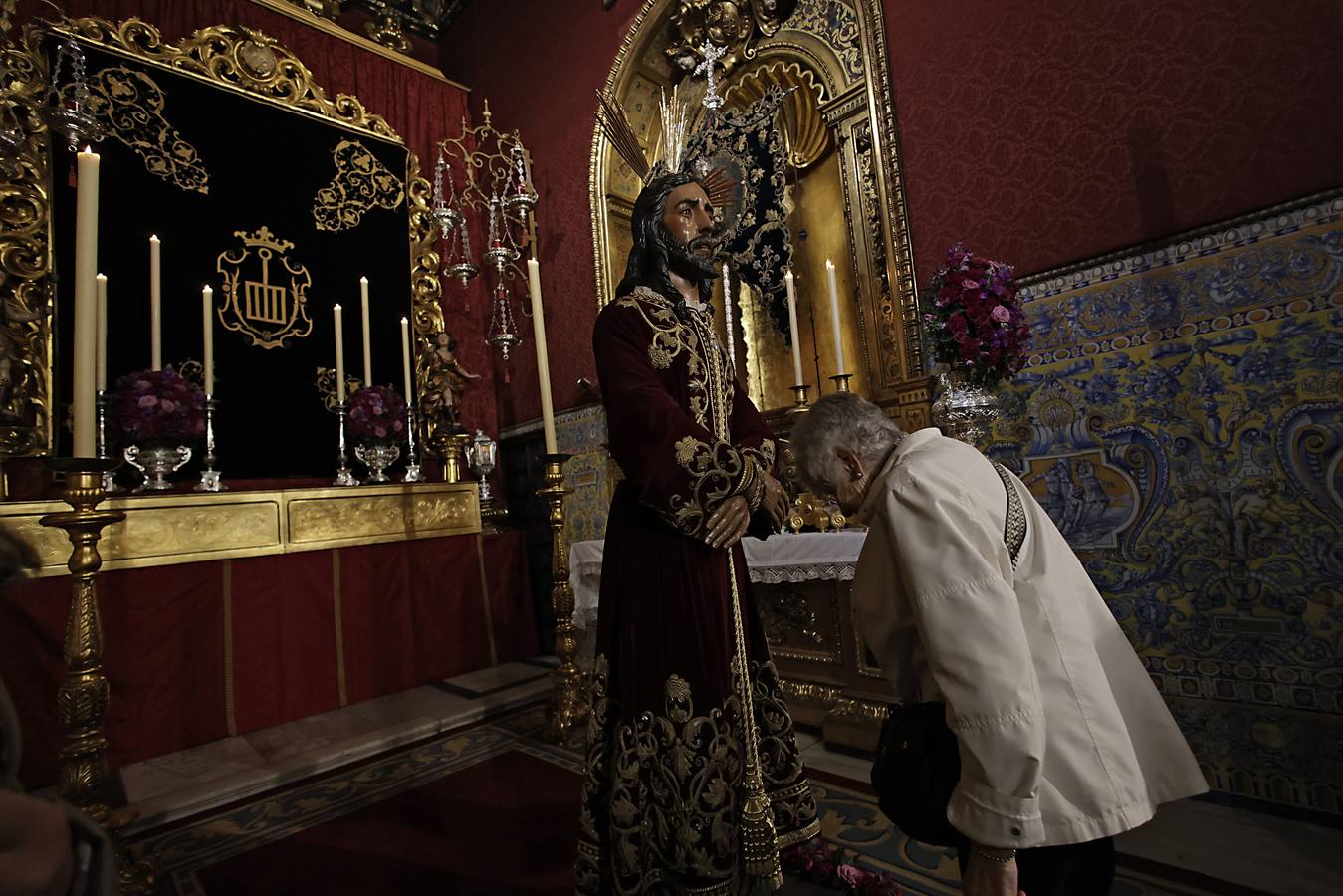 Besamanos de la Hermandad del Dulce Nombre, en la iglesia de San Lorenzo de Sevilla