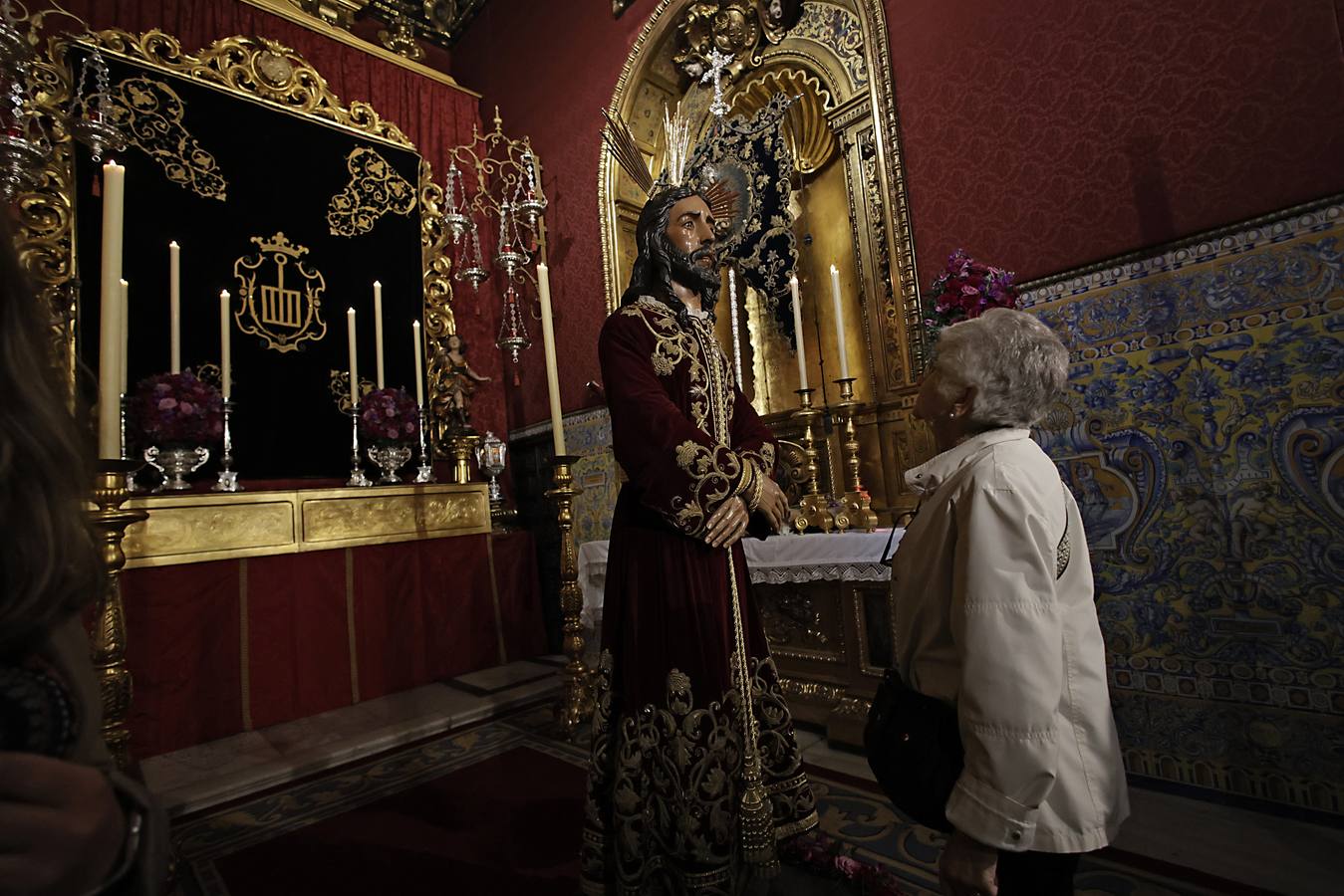 Besamanos de la Hermandad del Dulce Nombre, en la iglesia de San Lorenzo de Sevilla