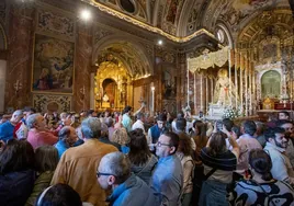 Ambiente pletórico en los templos de Sevilla este Domingo de Pasión, en imágenes