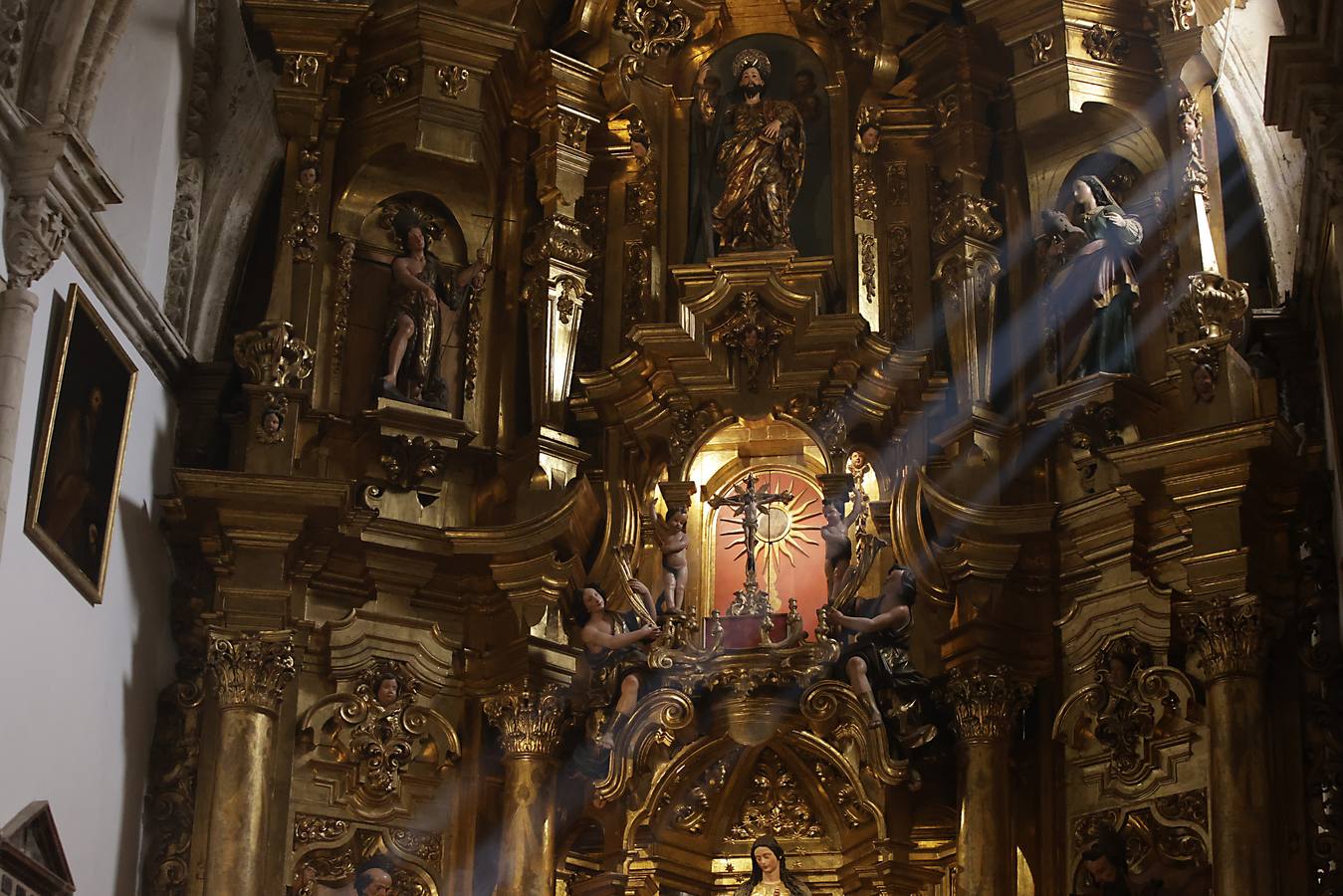 Besamanos de la Hermandad de Santa Marta, en la iglesia de San Andrés de Sevilla