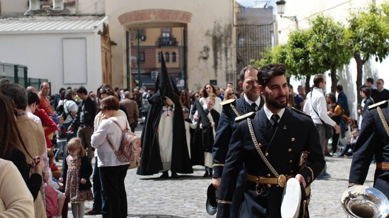 La hermandad de La Trinidad, sobre todo en su salida, proporciona momentos muy intensos para disfrutar con los más pequeños de la casa