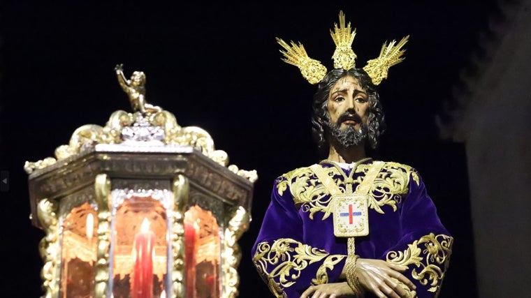 Nuestro Padre Jesús Redentor Cautivo, de la hermandad de El Silencio, que recorre las calles de Utrera en la noche del Jueves Santo