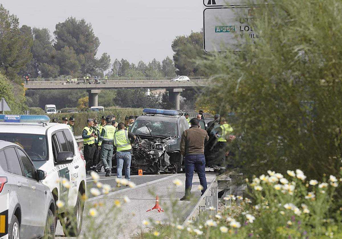 El accidente mortal en la AP-4 de Sevilla en el que han muerto seis personas durante la madrugada del martes