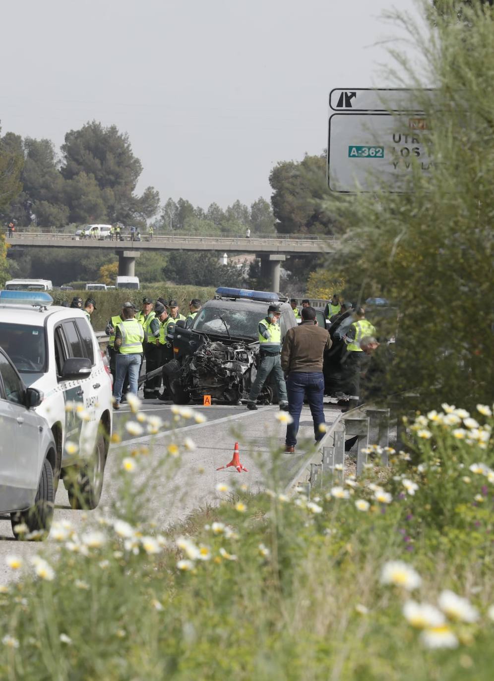 Imágenes del accidente mortal en la AP-4 de Sevilla en el que han muerto seis personas