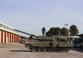 Llegan a Sevilla 10 de 19 tanques Leopard para ser reparados antes de su envío a Ucrania