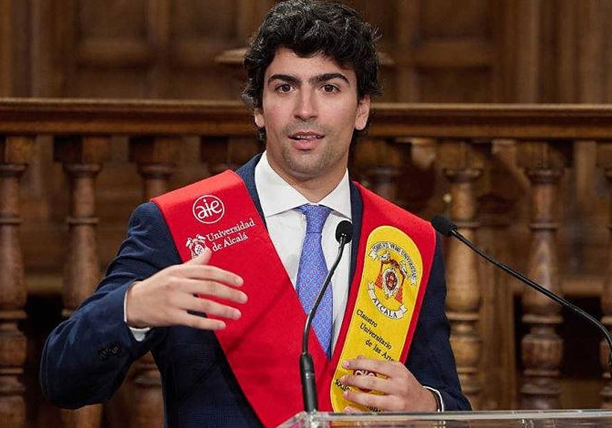 Luis Ybarra representando a la Bienal de Flamenco, que ha sido distinguida por la Universidad de Alcalá de Henares