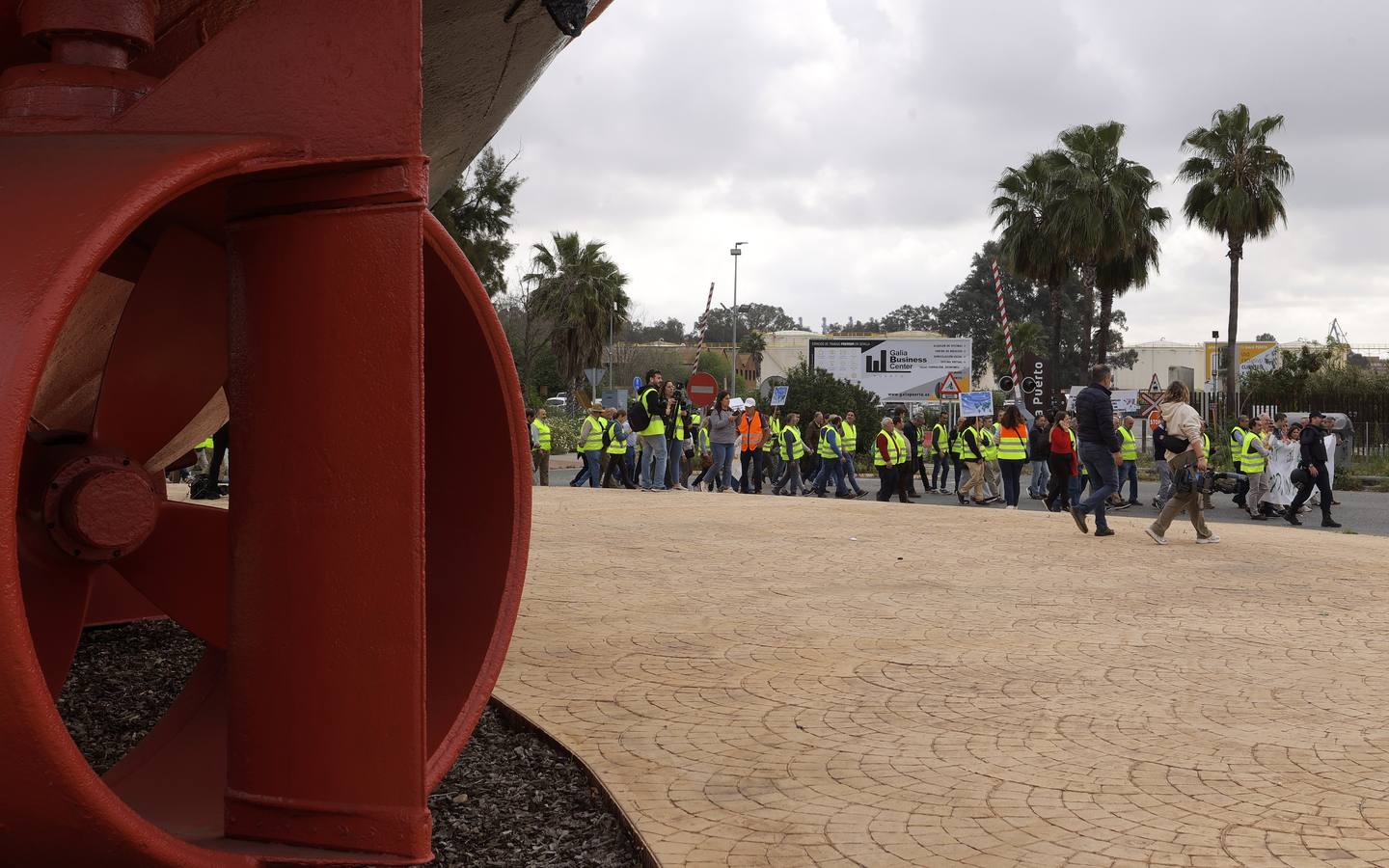 Los agricultores han bloqueado el acceso a las instalaciones del Puerto de Sevilla