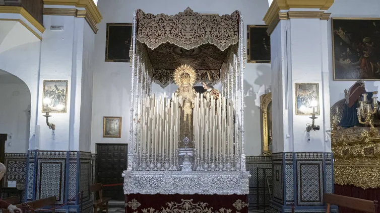 Cómo se monta un paso de palio en la Semana Santa de Sevilla