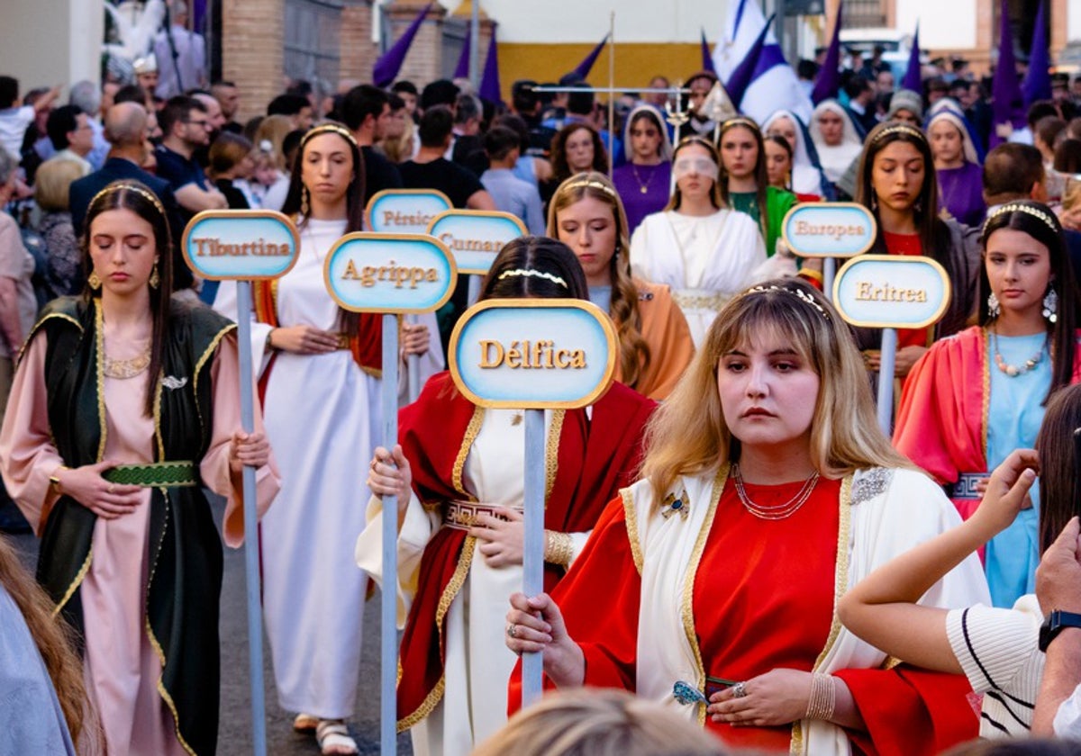 Mujeres del cortejo del Santo Entierro