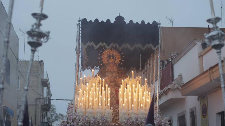 Viernes de Dolores de la Semana Santa de Sevilla 2024, en imágenes