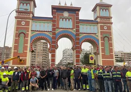 La Feria de Sevilla, amenazada: los trabajadores pararán el montaje si no hay seguridad en el real