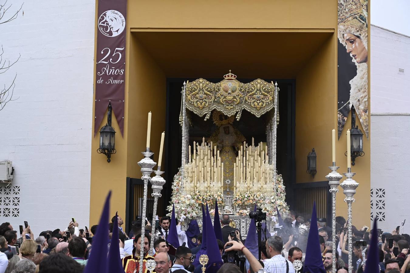 El barrio de Pino Montano arropó a su hermandad en el 25 aniversario de la Virgen del Amor