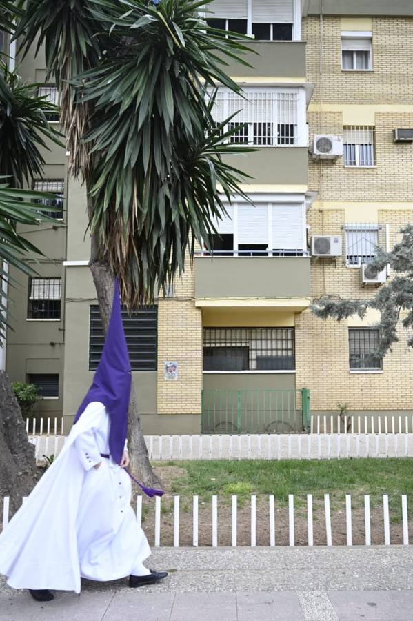 El barrio de Pino Montano arropó a su hermandad en el 25 aniversario de la Virgen del Amor