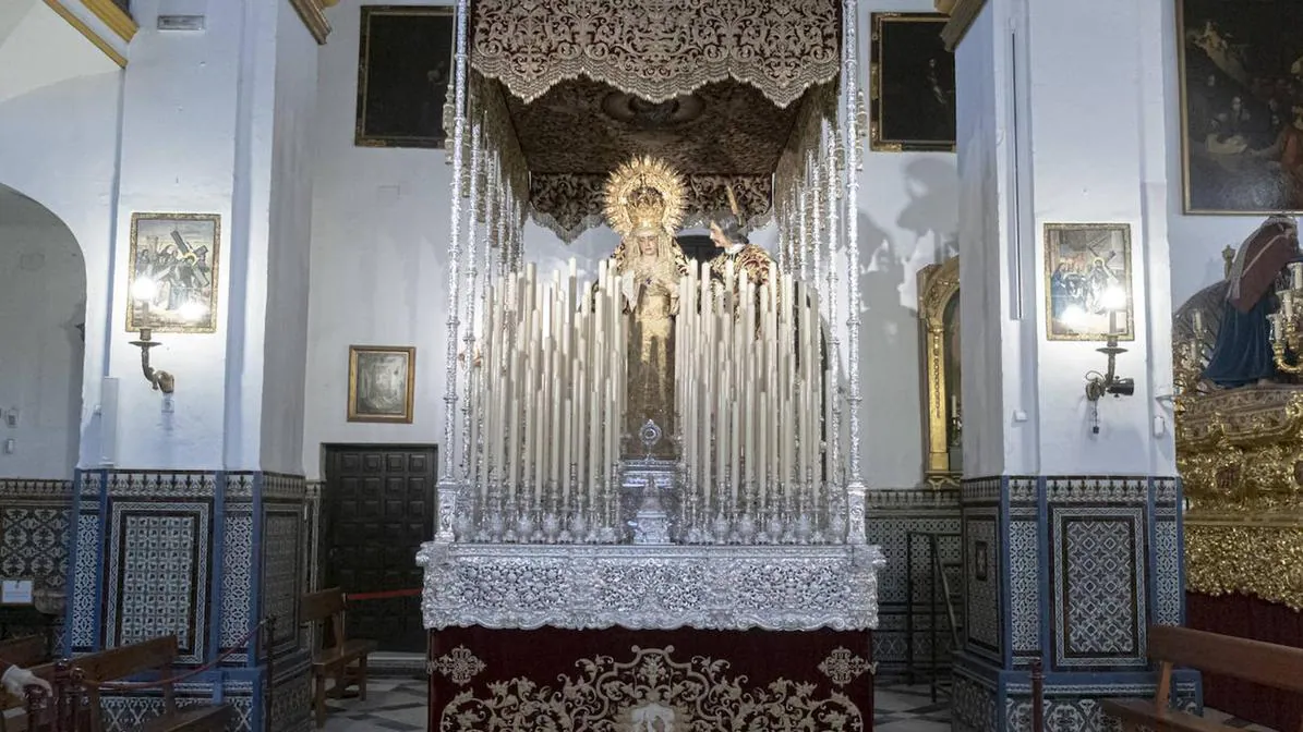 Cómo se monta un paso de palio en la Semana Santa de Sevilla