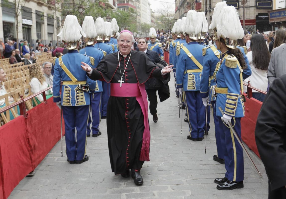 La Borriquita realiza su estación de penitencia este Domingo de Ramos a paso acelerado debido a los partes meteorológicos