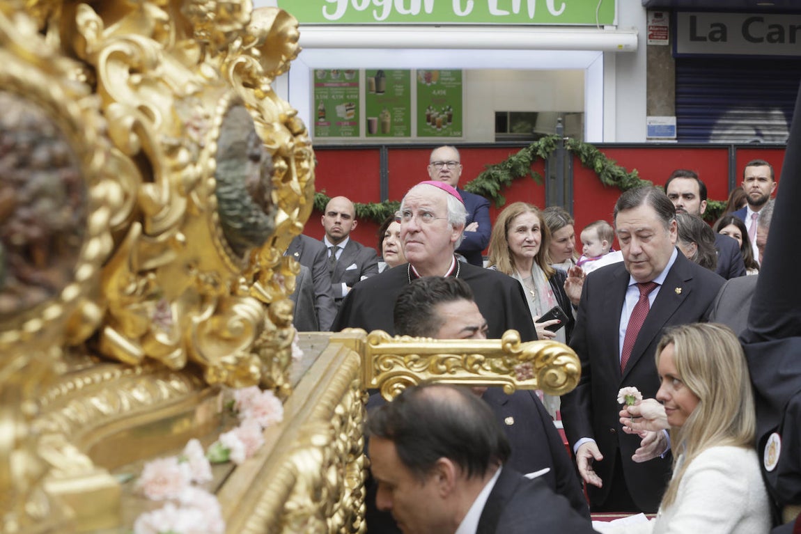 La Borriquita realiza su estación de penitencia este Domingo de Ramos a paso acelerado debido a los partes meteorológicos