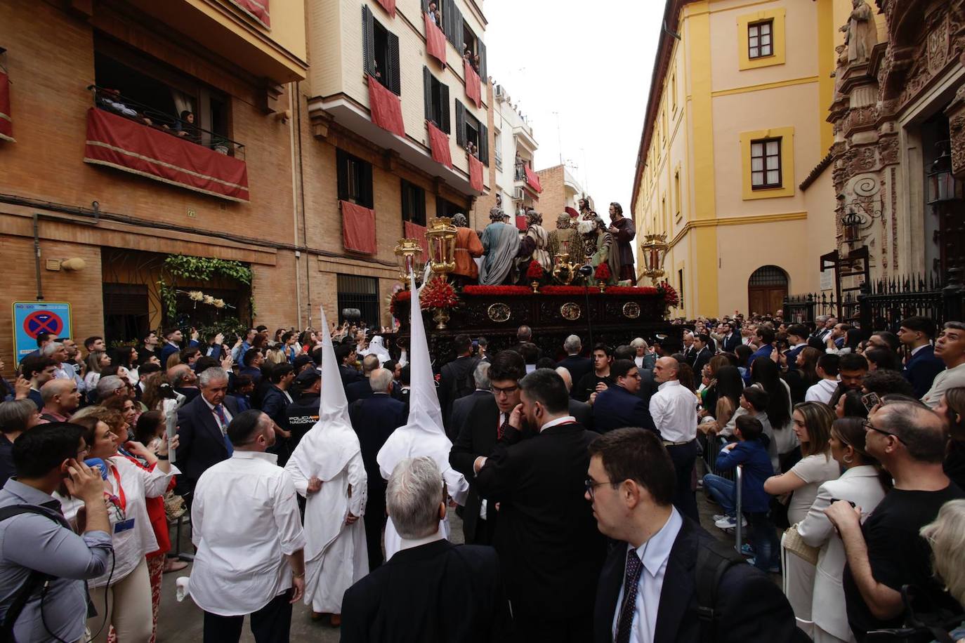 La hermandad de la Cena realiza su estación de penitencia  a la Santa Iglesia Catedral este Domingo de Ramos