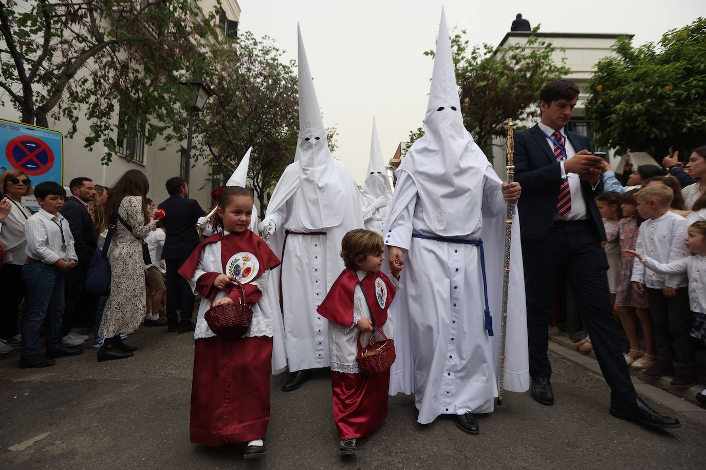 La Paz realiza su estación de penitencia a pesar de la lluvia de barro 