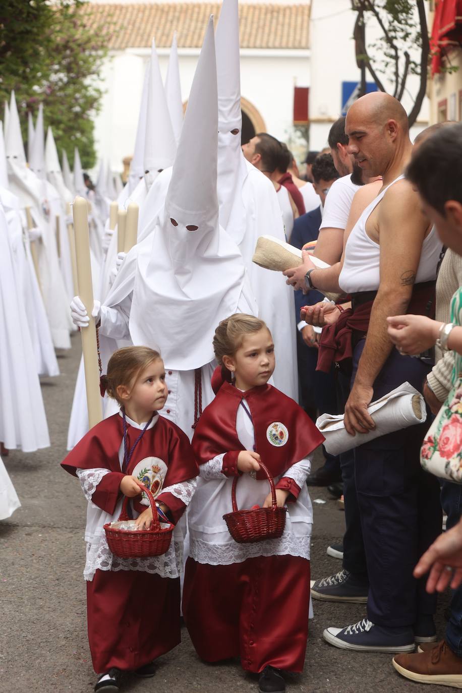 La Paz realiza su estación de penitencia a pesar de la lluvia de barro 
