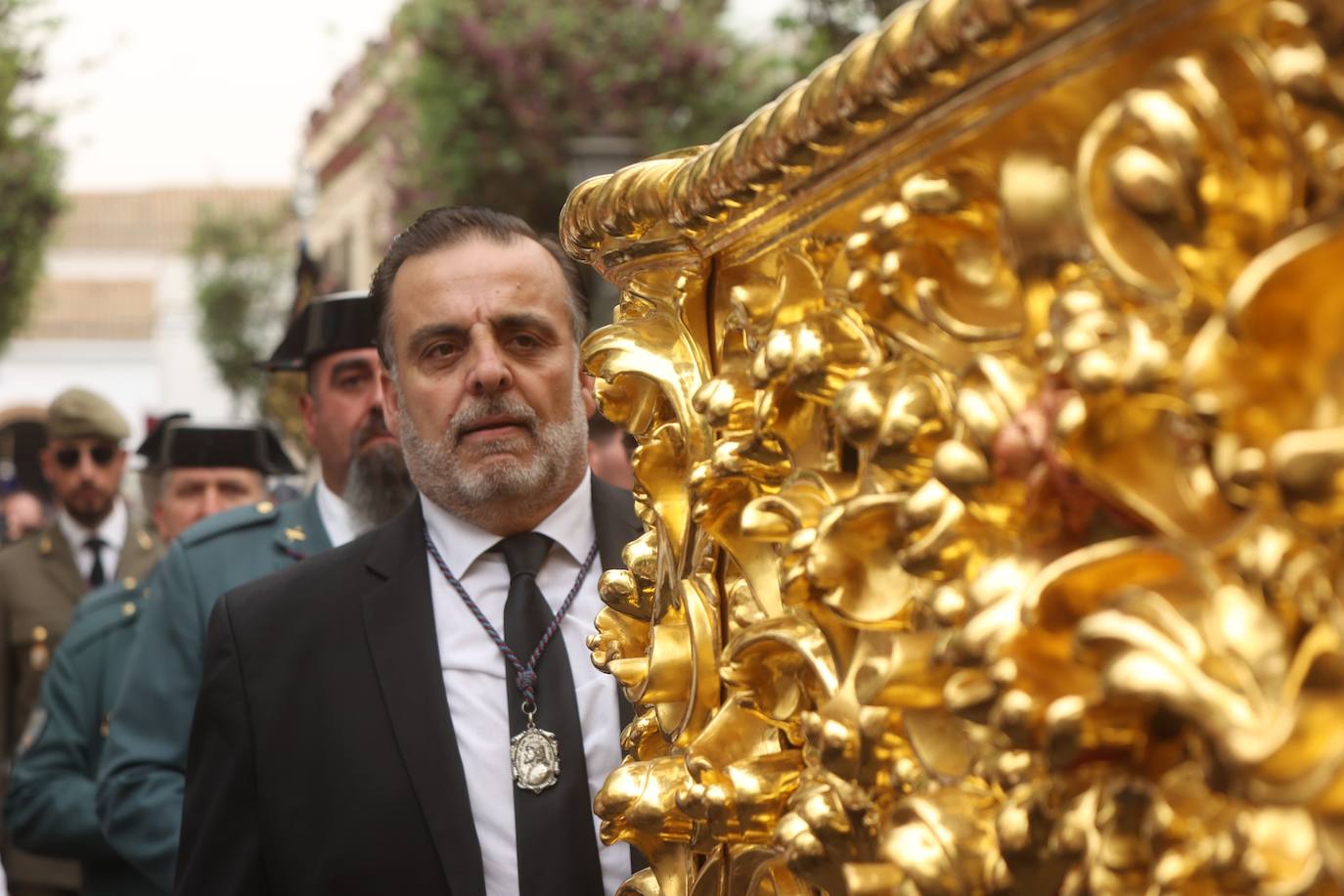 La Paz realiza su estación de penitencia a pesar de la lluvia de barro 