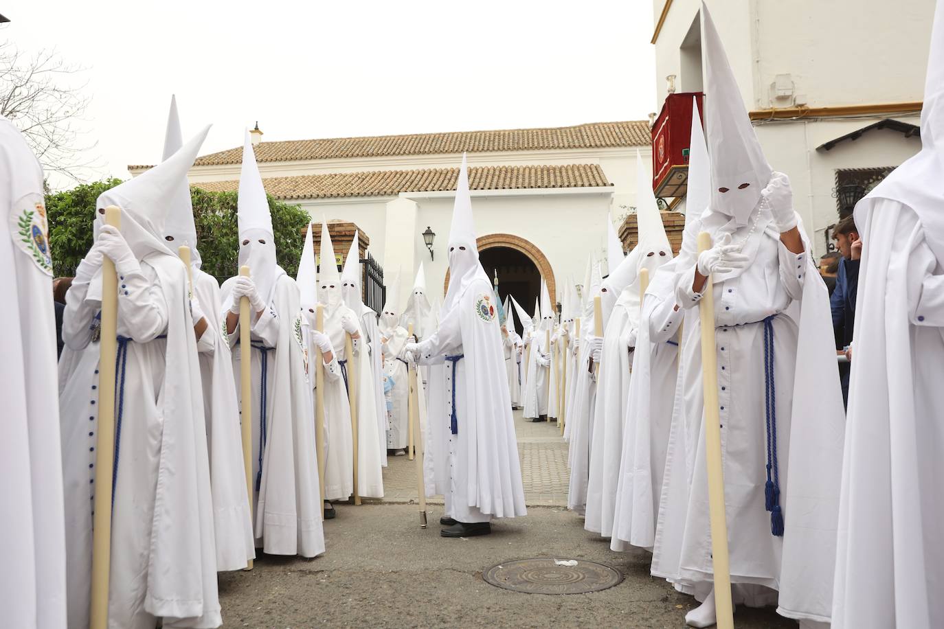 La Paz realiza su estación de penitencia a pesar de la lluvia de barro 