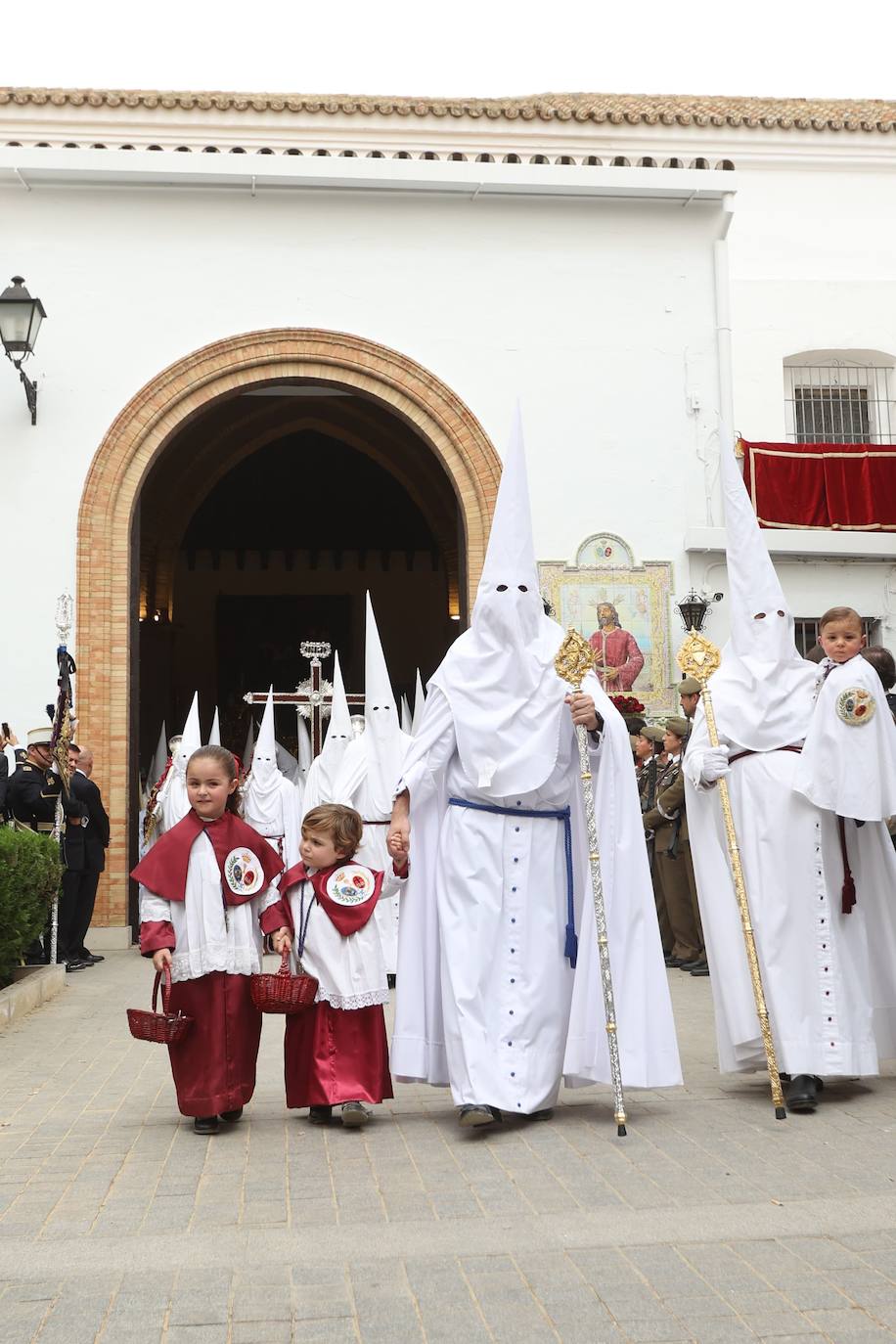 La Paz realiza su estación de penitencia a pesar de la lluvia de barro 