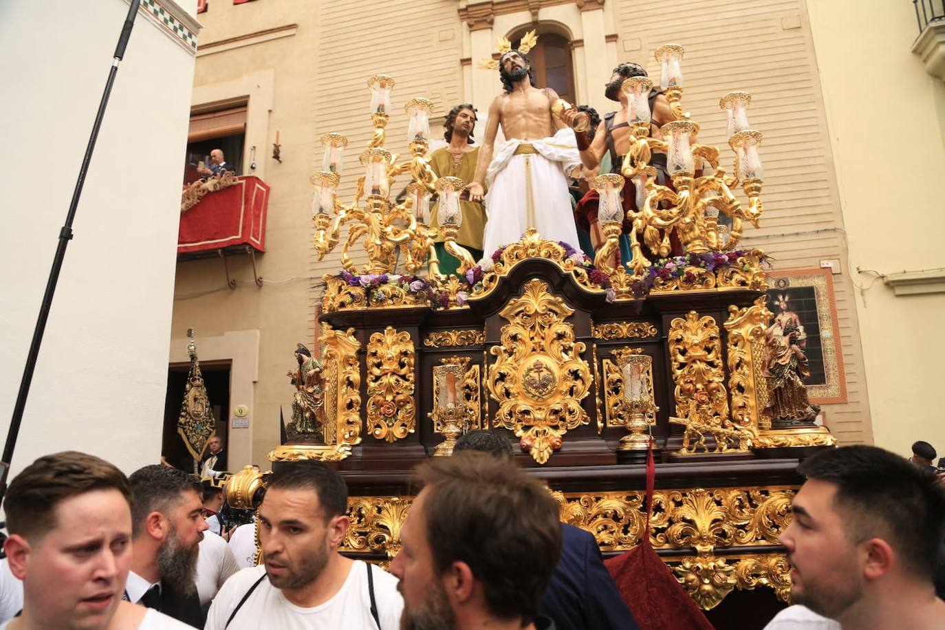 La hermandad de Jesús Despojado realiza su estación de penitencia con normalidad a pesar de las previsiones meteorológicas