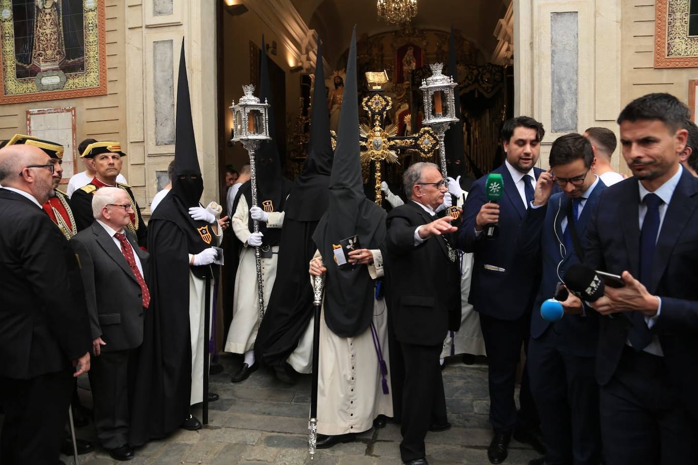 La hermandad de Jesús Despojado realiza su estación de penitencia con normalidad a pesar de las previsiones meteorológicas