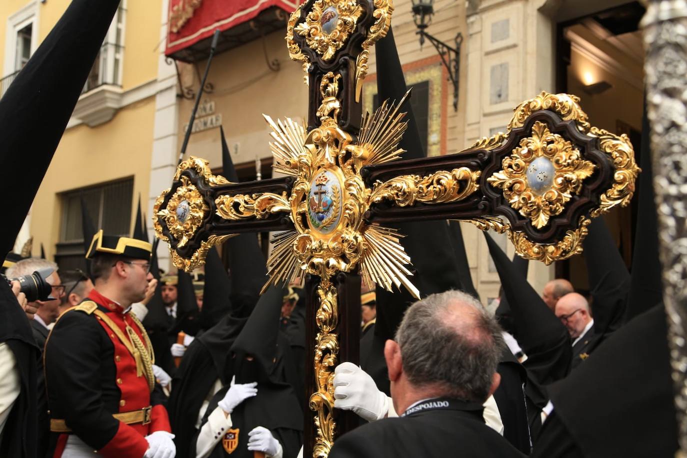 La hermandad de Jesús Despojado realiza su estación de penitencia con normalidad a pesar de las previsiones meteorológicas