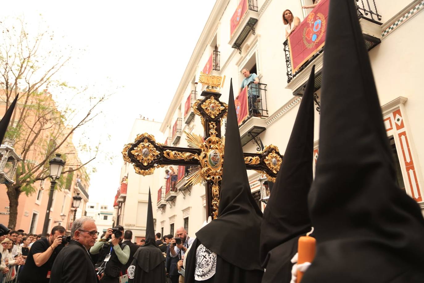 La hermandad de Jesús Despojado realiza su estación de penitencia con normalidad a pesar de las previsiones meteorológicas