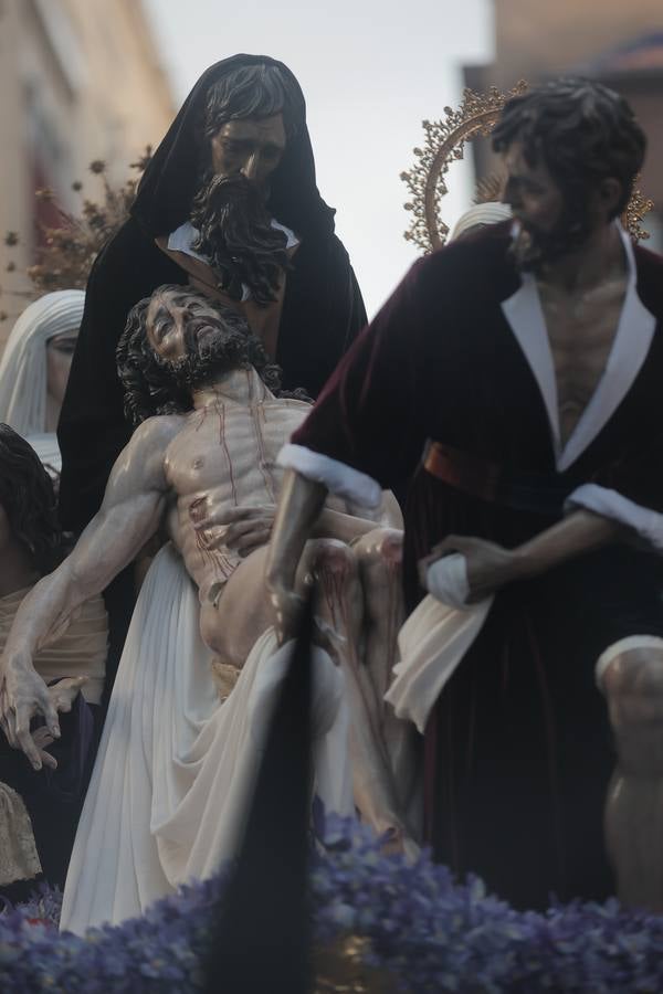 El impresionante paso de Santa Marta, en su salida este Lunes Santo 