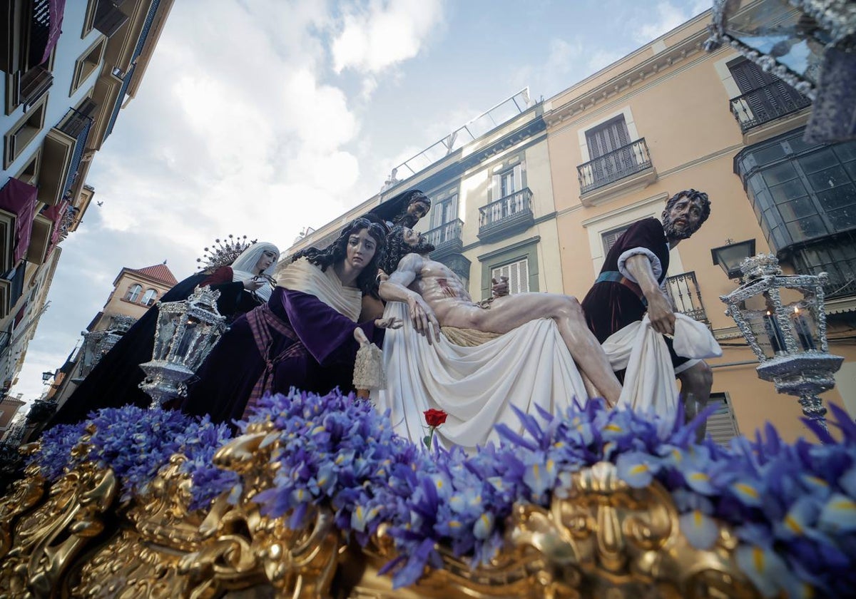 El impresionante paso de Santa Marta, en su salida este Lunes Santo