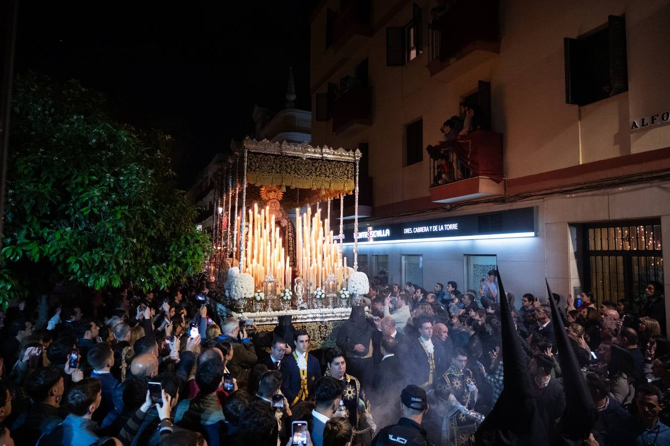 Momentos más emotivos de la procesión de  Las Penas, este Lunes Santo