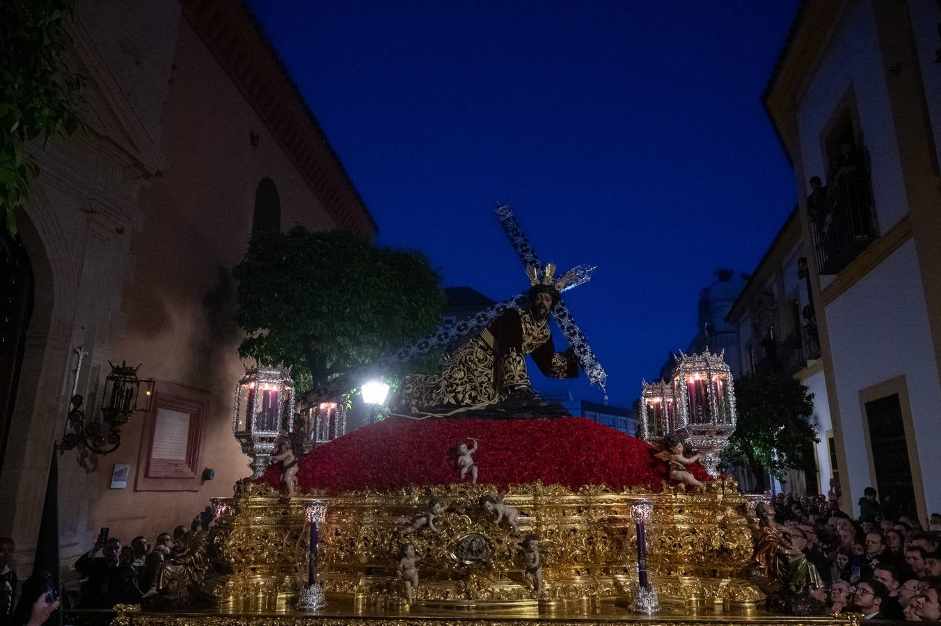 Momentos más emotivos de la procesión de  Las Penas, este Lunes Santo