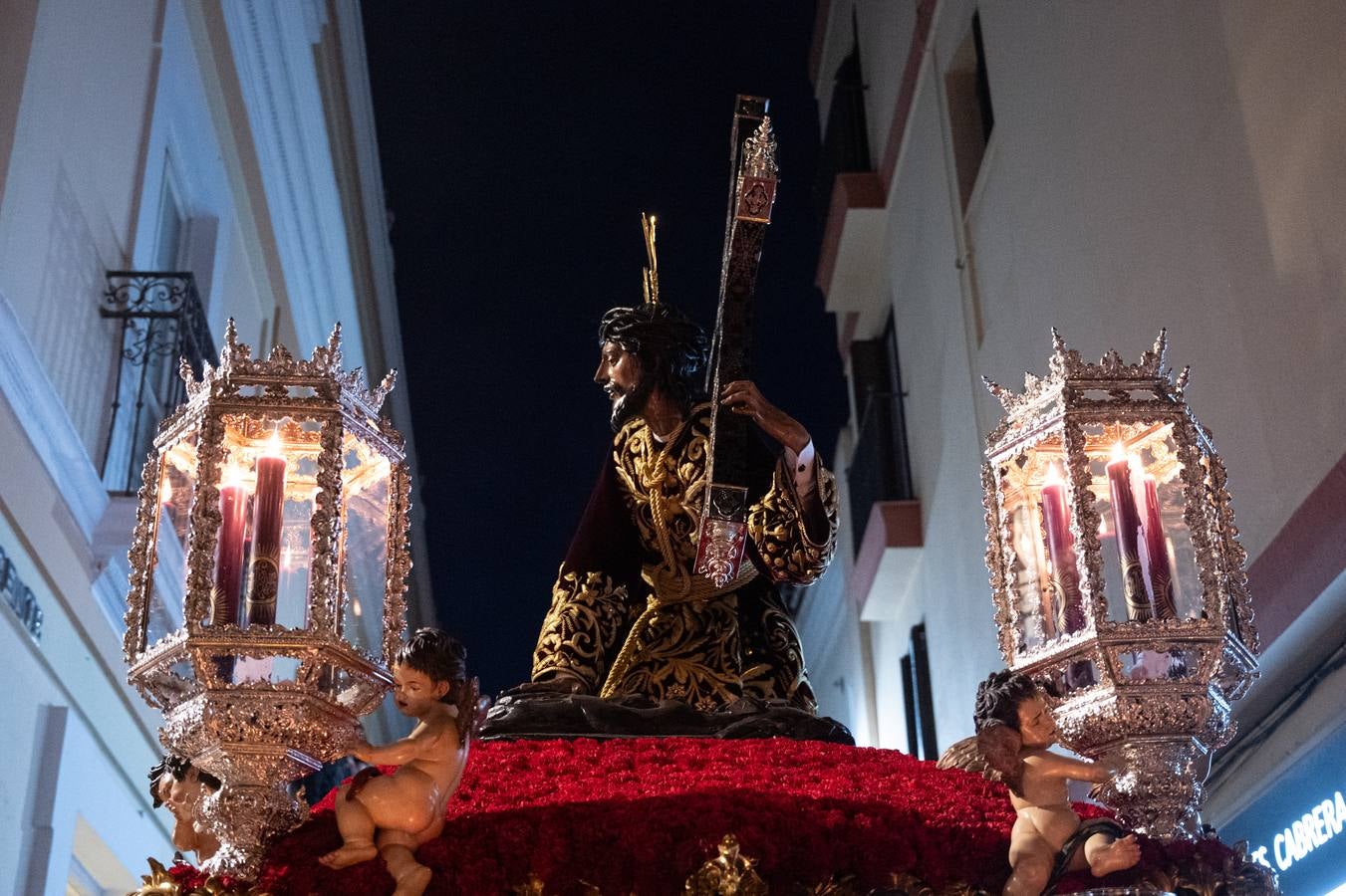 Momentos más emotivos de la procesión de  Las Penas, este Lunes Santo