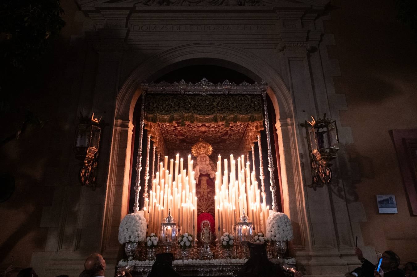 Momentos más emotivos de la procesión de  Las Penas, este Lunes Santo