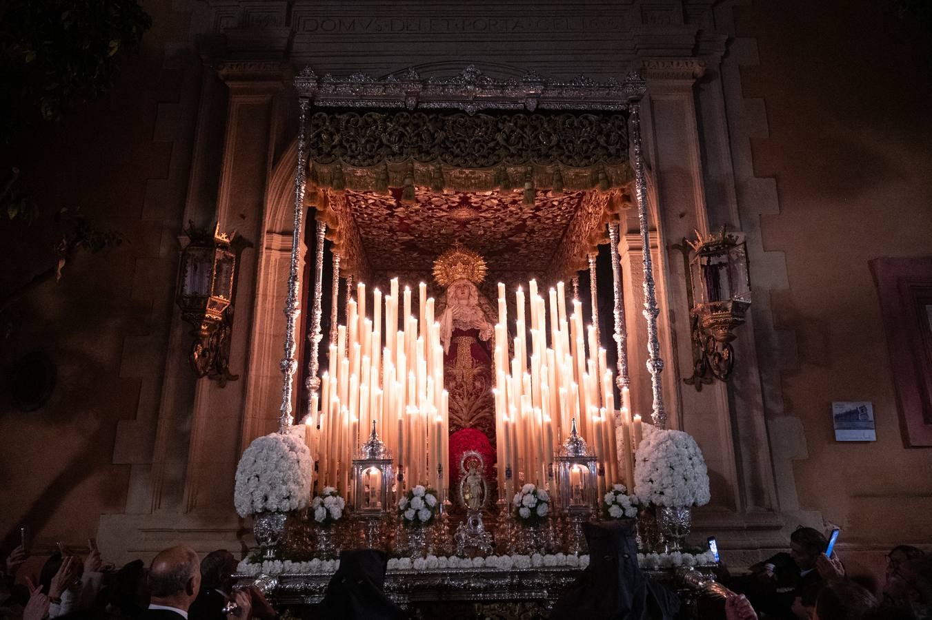 Momentos más emotivos de la procesión de  Las Penas, este Lunes Santo