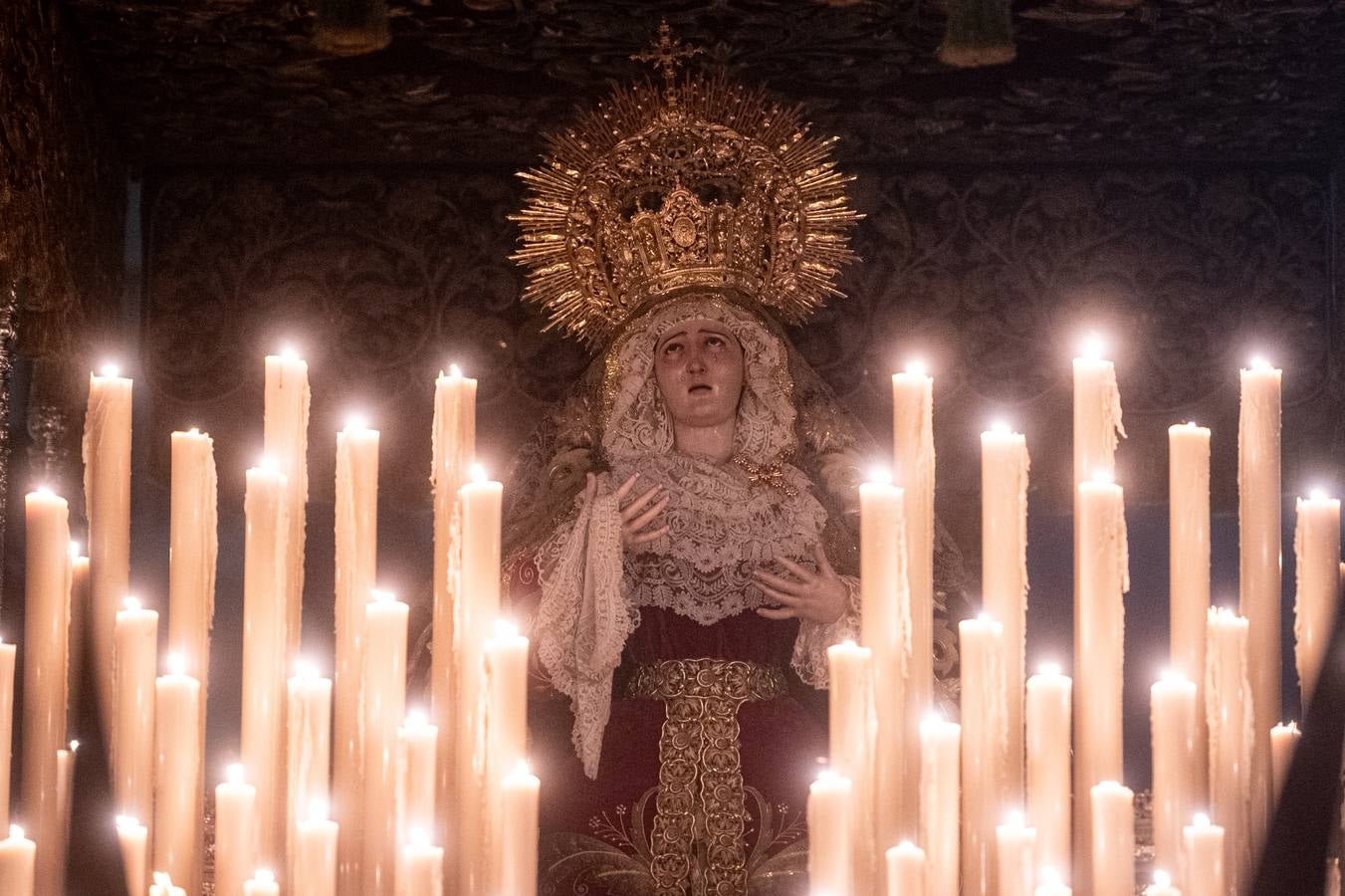 Momentos más emotivos de la procesión de  Las Penas, este Lunes Santo