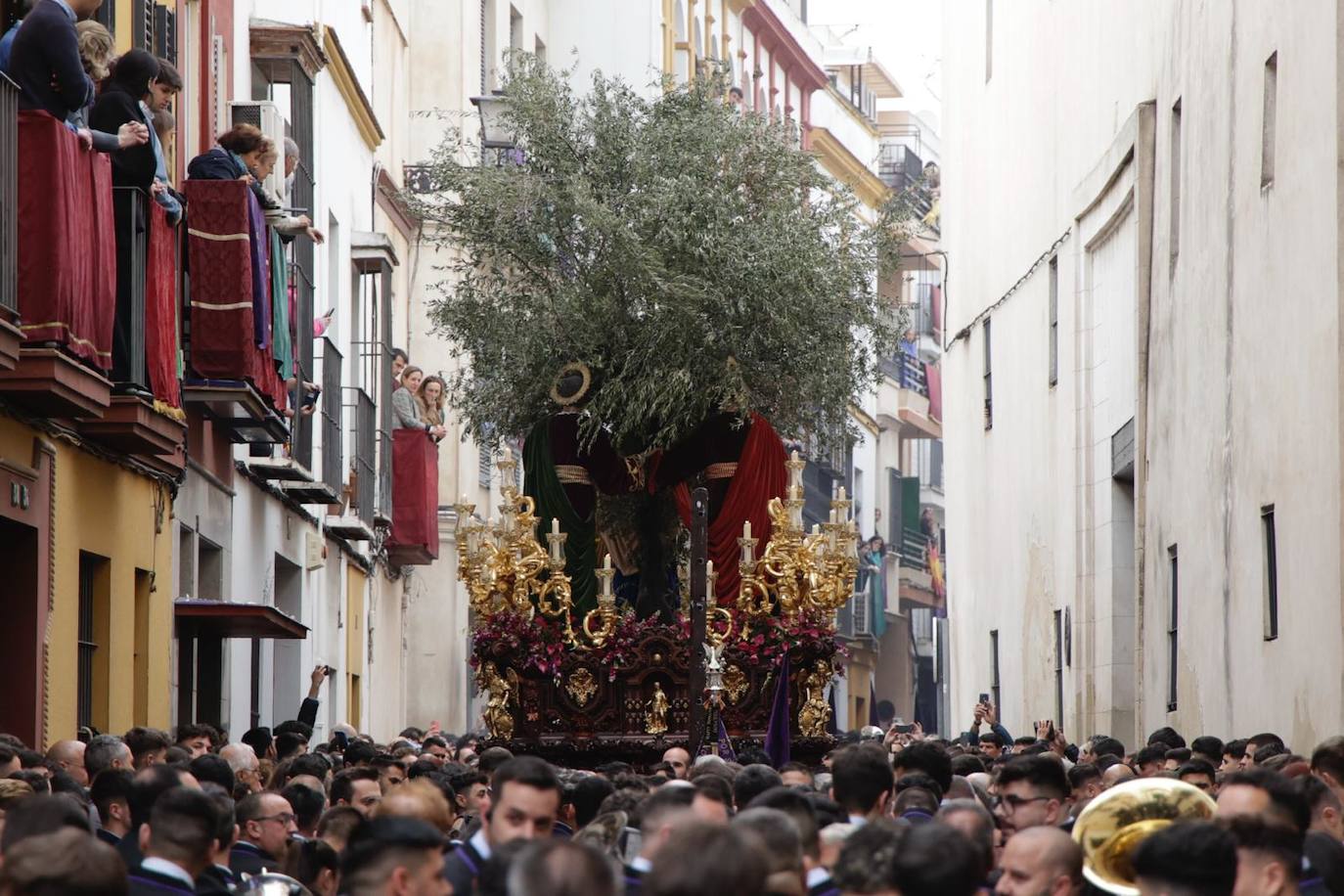 La Redención realiza su estación de penitencia a la Catedral de Sevilla este Lunes Santo 