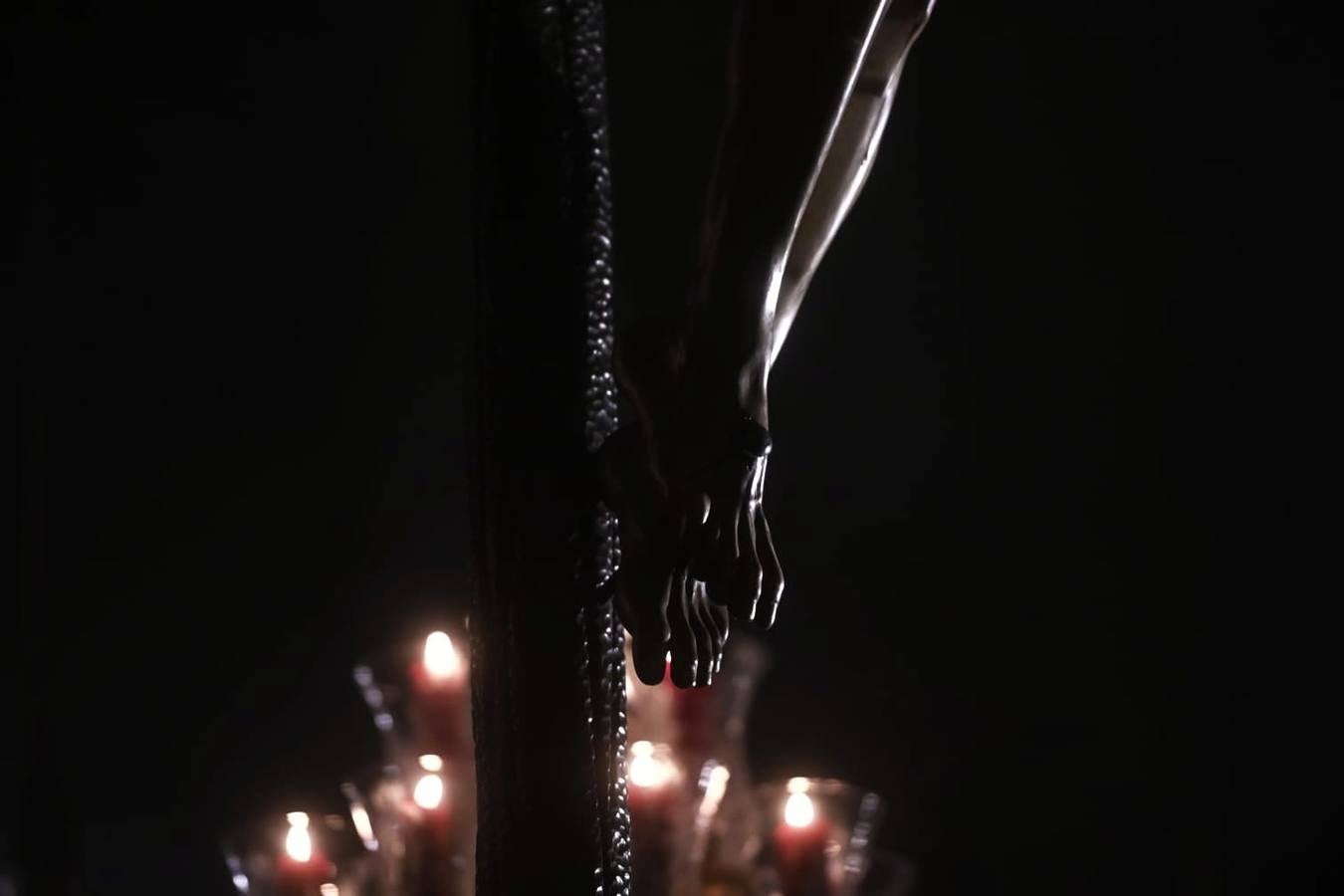 Decepción a las puertas de la parroquia de Santa Cruz, cuya hermandad no realizó estación de penitencia