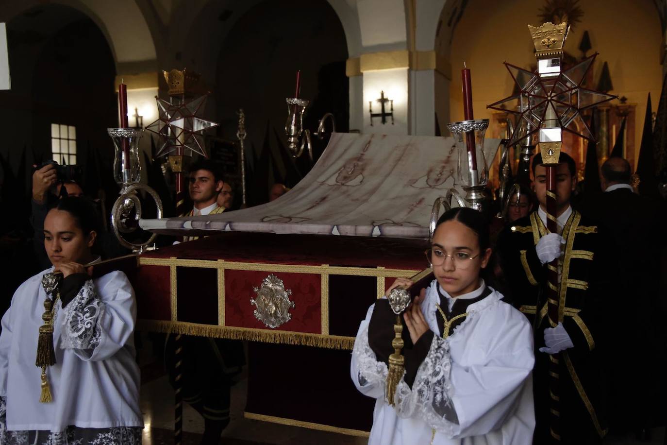El Buen Fin desafía a la lluvia y procesiona este Miércoles Santo