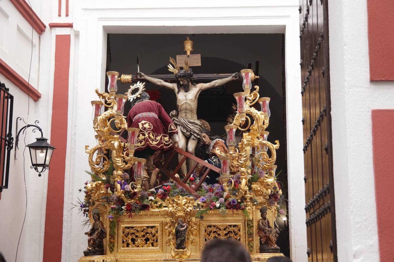 El Buen Fin desafía a la lluvia y procesiona este Miércoles Santo
