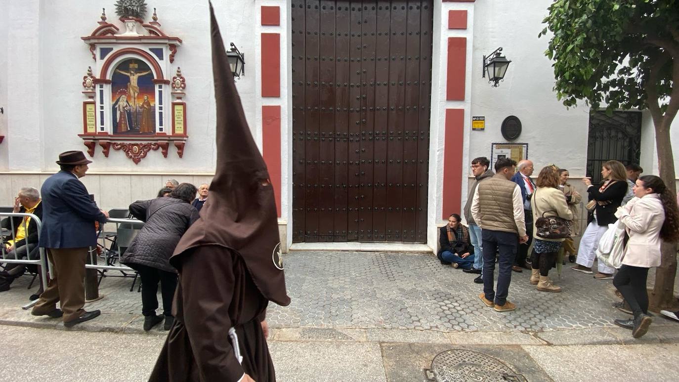 El Buen Fin desafía a la lluvia y procesiona este Miércoles Santo